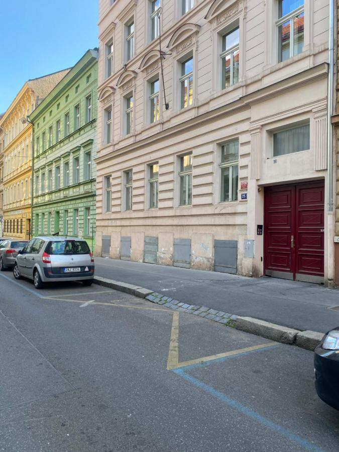 Designed Apartment Next To Vaclav Square With Terrace And Private Garage Прага Экстерьер фото